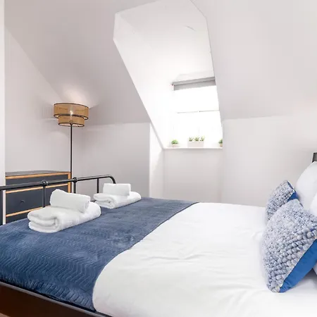 Heights - 5min Stroll To Harbour & Уитби