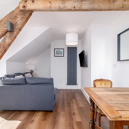 Heights - 5min Stroll To Harbour &