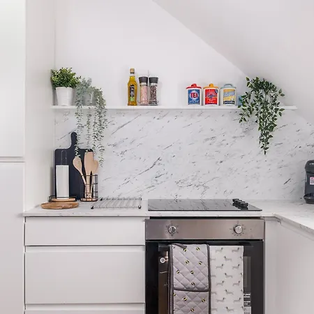 Апартаменты Heights - 5min Stroll To Harbour &