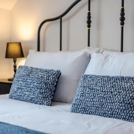 Heights - 5min Stroll To Harbour & * 휫비