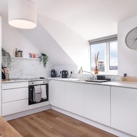 Heights - 5min Stroll To Harbour &